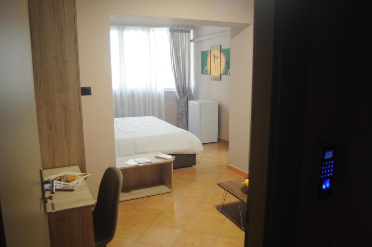 Bliri Myslym Shyri Apartment Tirana Exterior foto