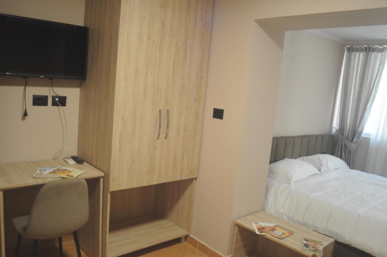 Bliri Myslym Shyri Apartment Tirana Exterior foto