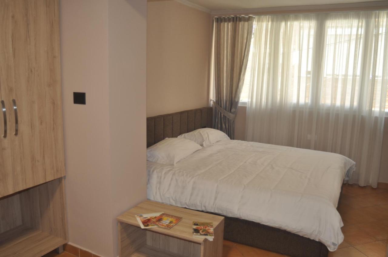 Bliri Myslym Shyri Apartment Tirana Exterior foto